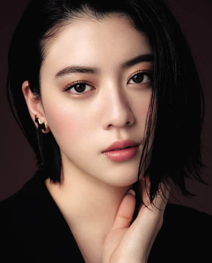 “日系美少女”三吉彩花写真