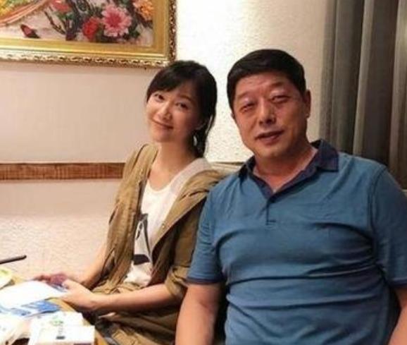 徐静蕾：17岁起没断过男朋友，47岁还未婚，是对父亲的“报复”