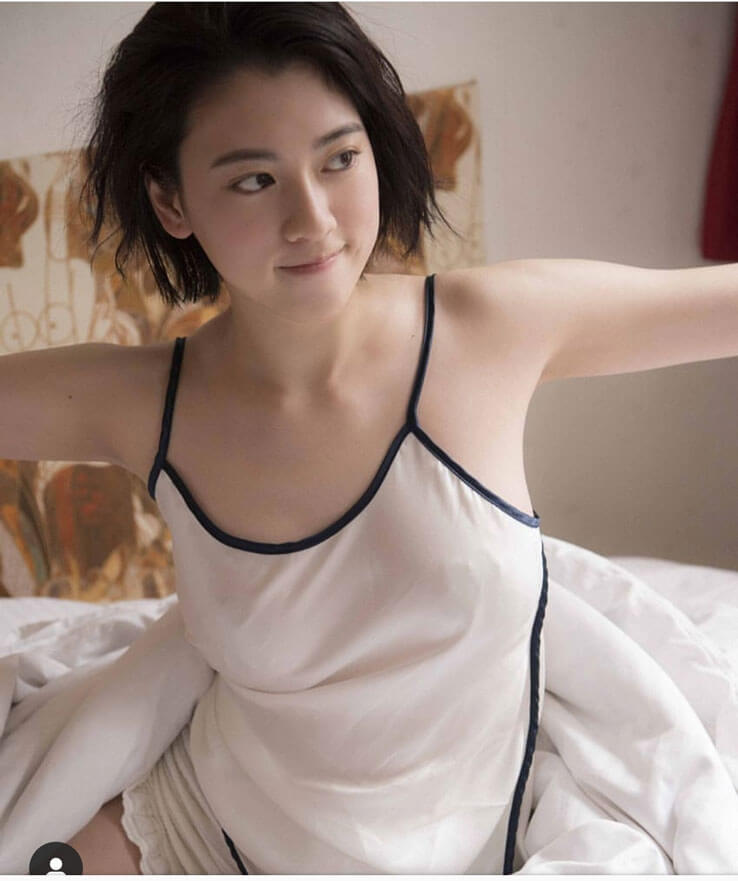 "日系美少女"三吉彩花写真