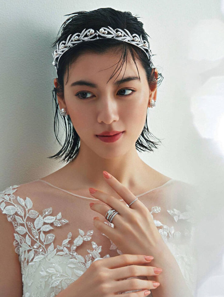 “日系美少女”三吉彩花写真