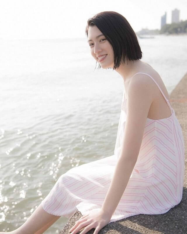 “日系美少女”三吉彩花写真