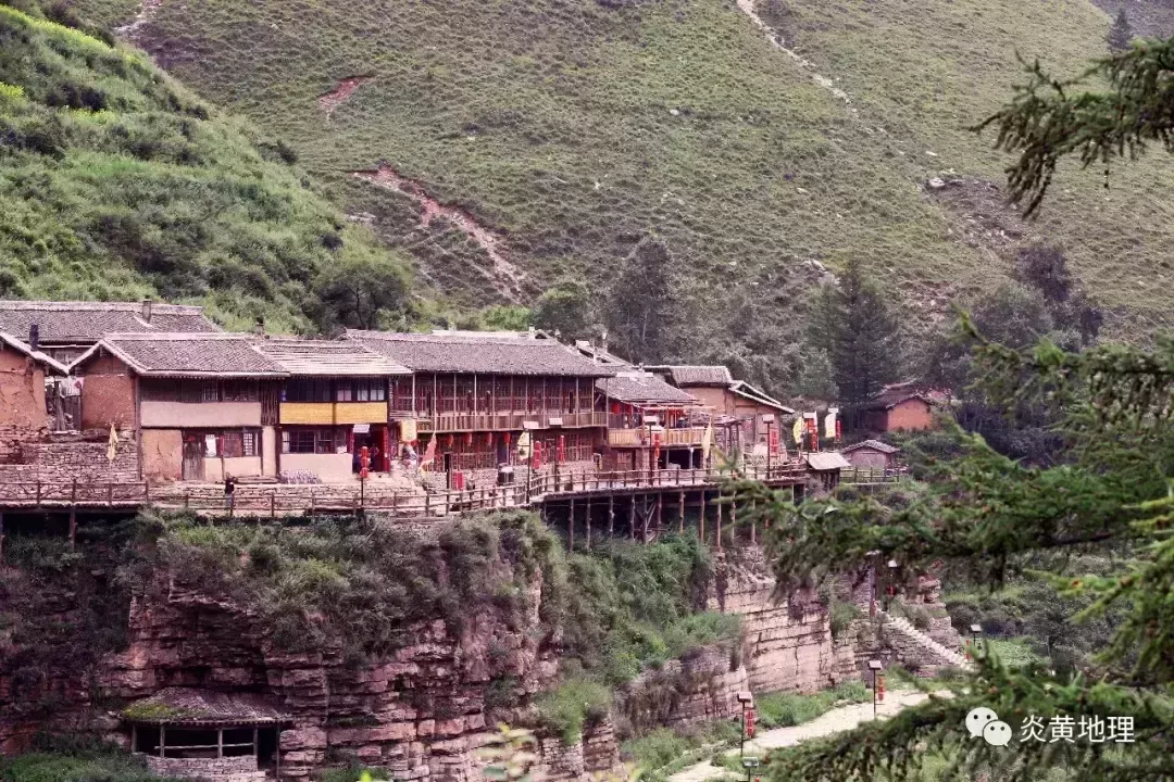 最骄傲的村庄 悬空村