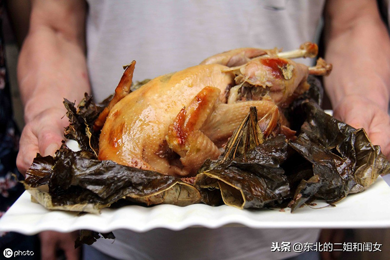 正宗叫花鸡是哪里的特产（黄泥荷叶叫花鸡是哪个省份的名菜）