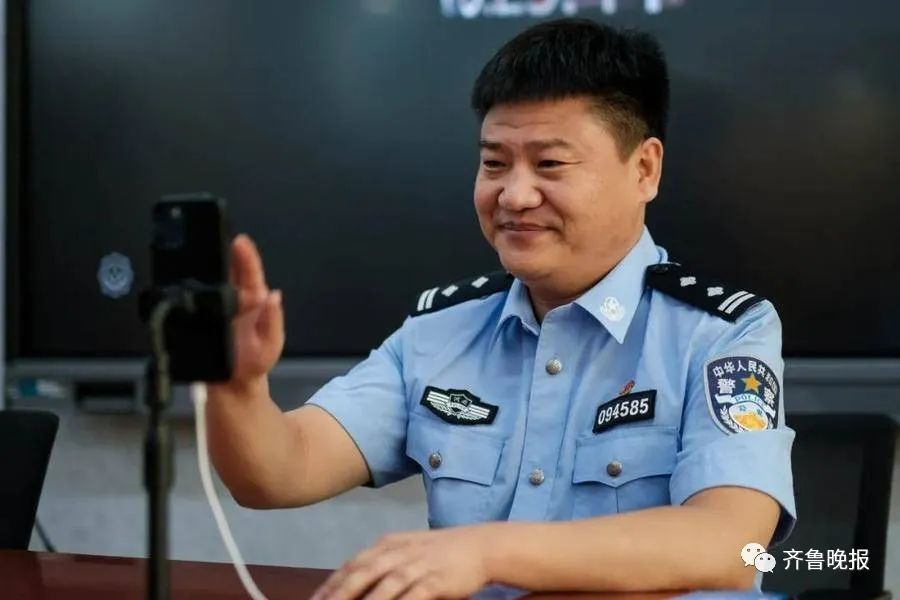 反诈民警老陈辞职1个月仍被网暴：他们就像和我有仇一样追着我骂