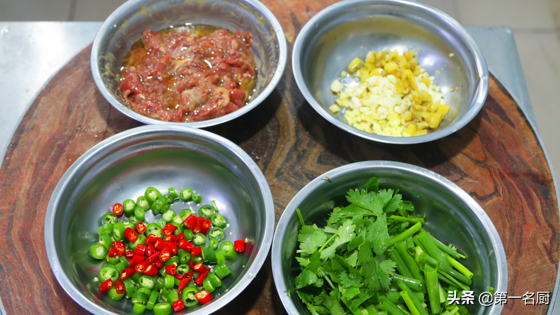 “高蛋白”食物排行榜，牛肉排第三，鸡蛋却排倒数第一，涨知识了