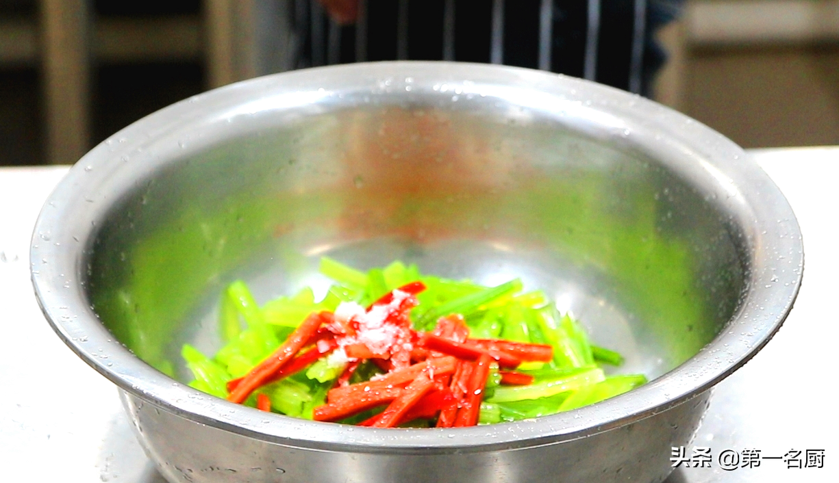 “高蛋白”食物排行榜，牛肉排第三，鸡蛋却排倒数第一，涨知识了