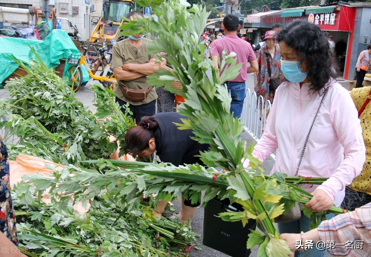 “端午挂艾草，虎年无烦恼”，挂艾草有啥讲究？很多人现在还不懂