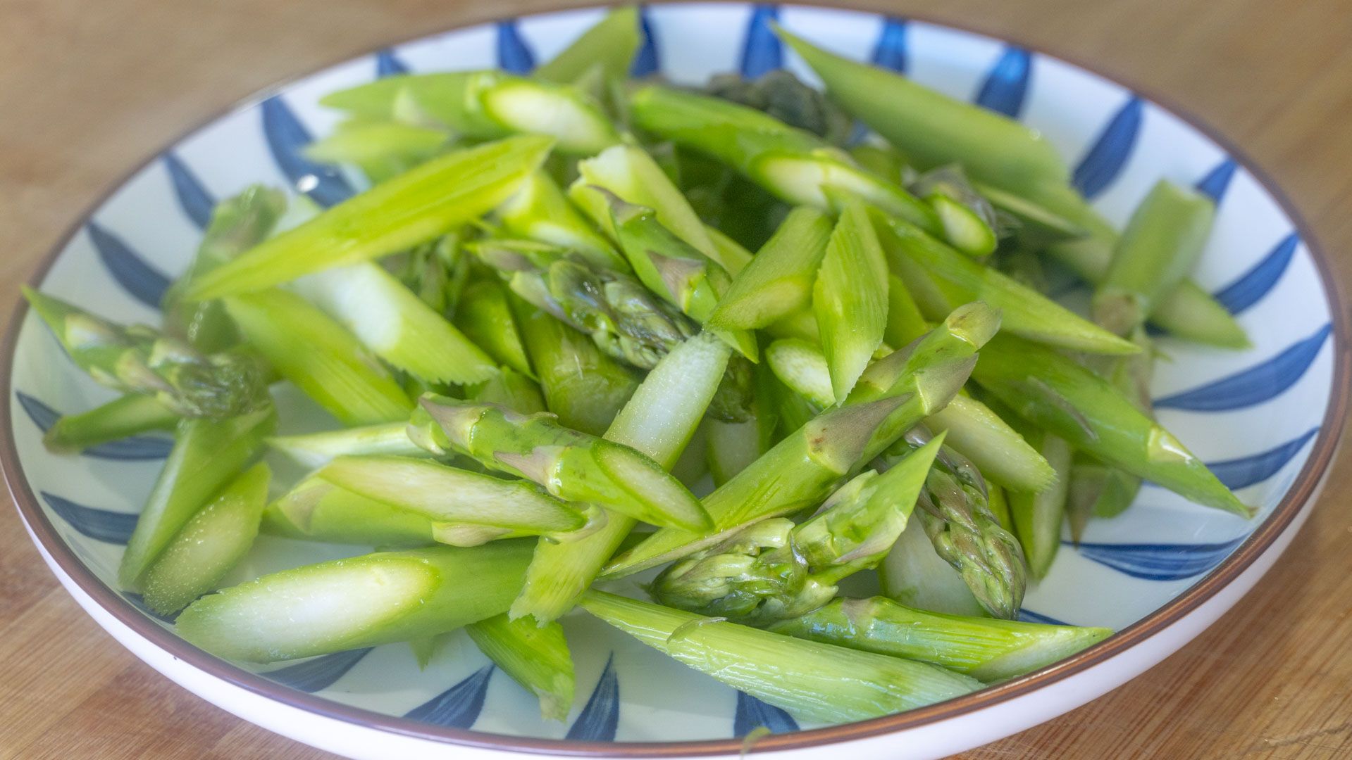 春季芦笋正鲜嫩，建议多给家人吃，分享3种做法，营养低脂吃不胖