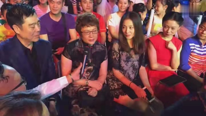 康天庥“眼光真毒”，现实中的老婆太美了，比戏里的罗飞雁还好看