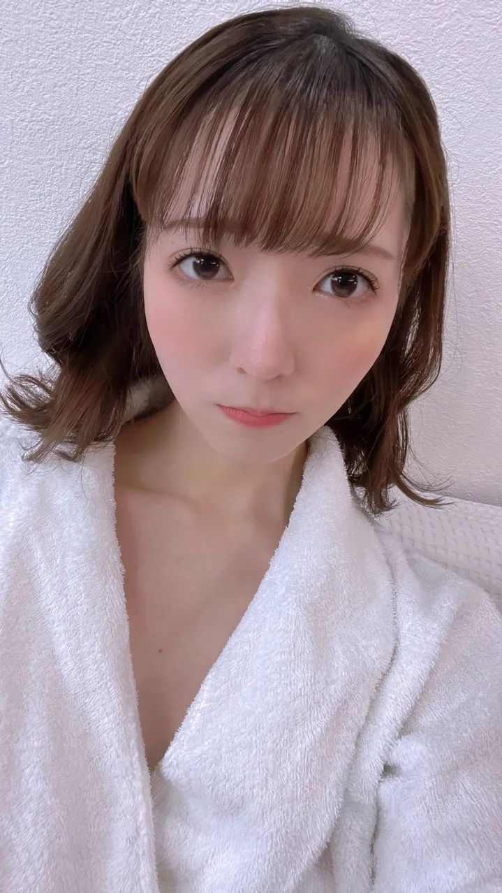 岬奈奈美（这身材算是模特中的顶流）