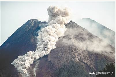 地球上最美的10座火山，世界上的十大火山(附2023年最新排行榜前十名单)