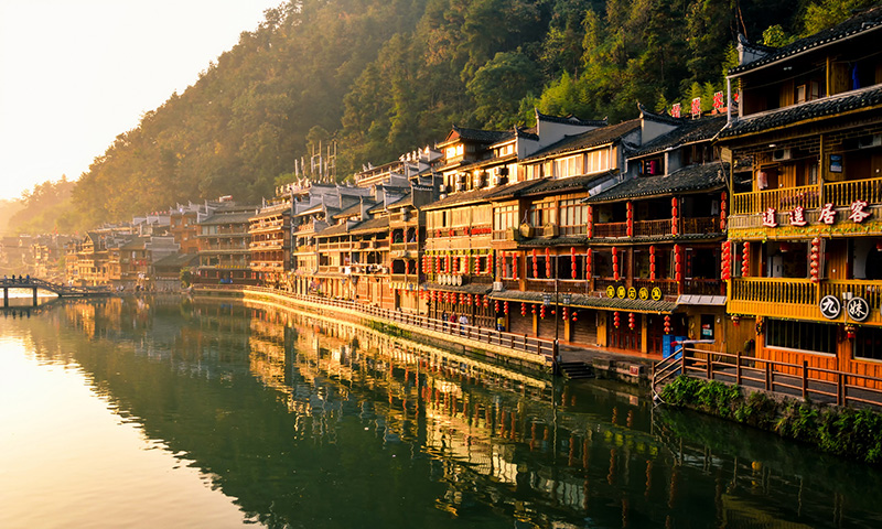 湘西旅游必去十大景点（湘西最值得去的好玩景点排名）