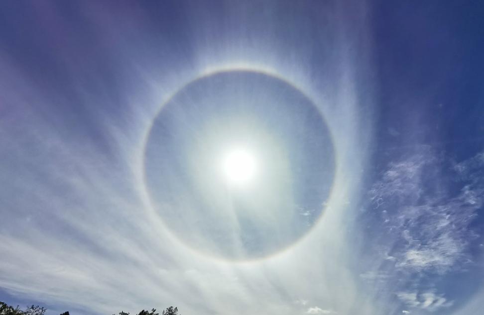 天空出现日晕是什么征兆（古人解释日晕天象的迷信说法）