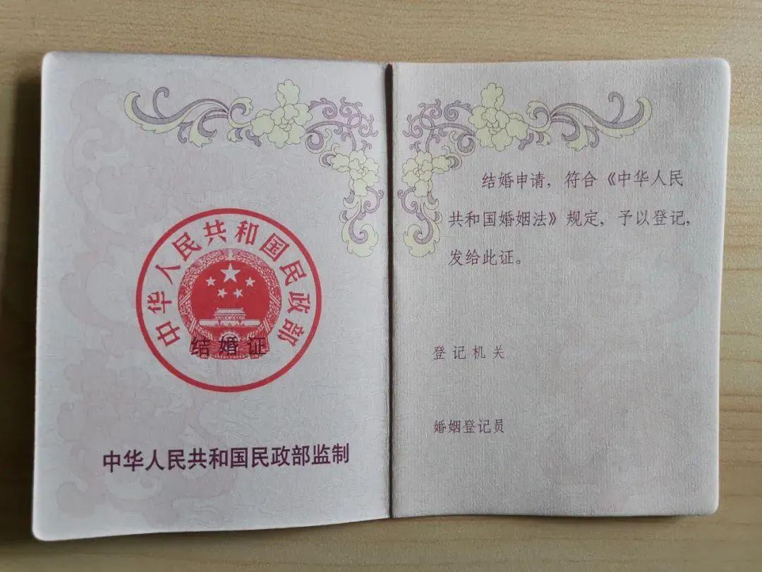 结婚证上的花朵是什么花（我国结婚证内的印花是什么花？）